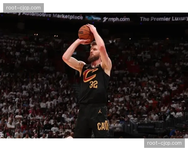 骑士迪恩韦德出战成疑 锋线防守资源面临活塞冲击考验